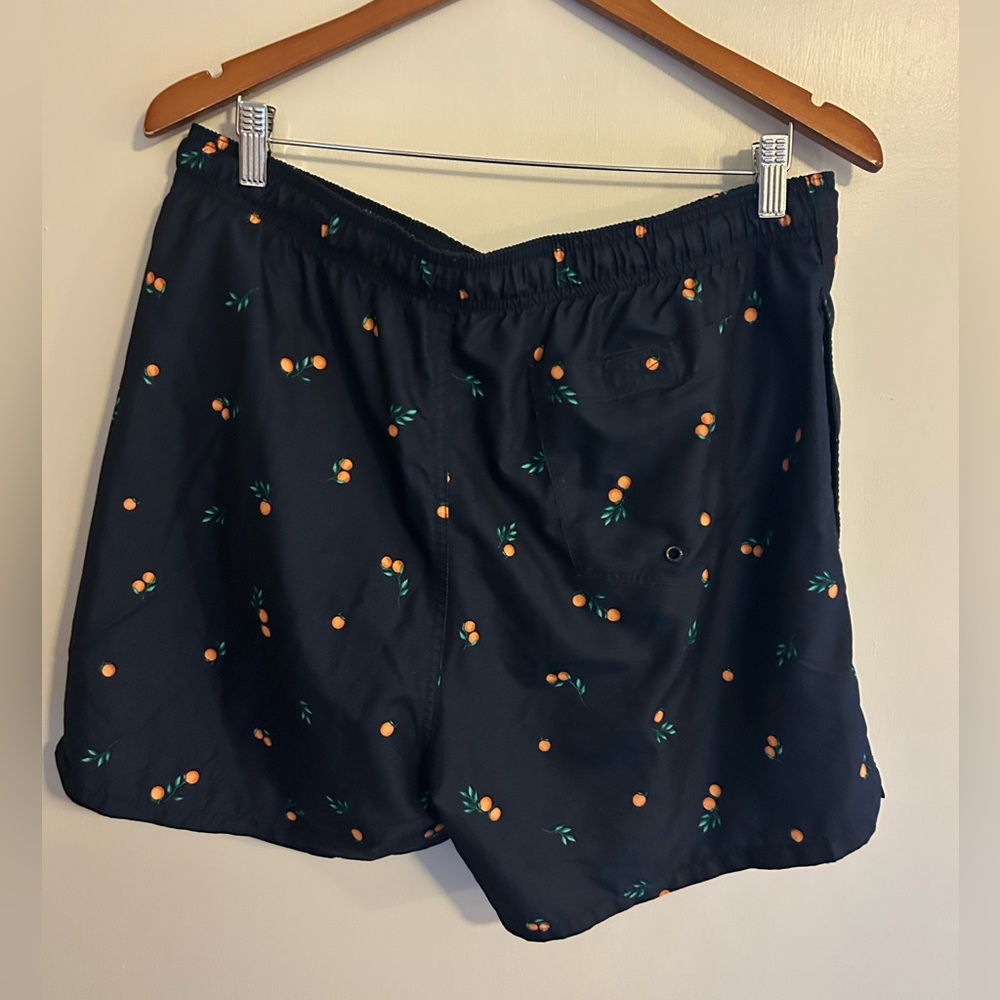⭐️Men’s Old Navy Orange Pattern Swim Trunks - Picture 4 of 8